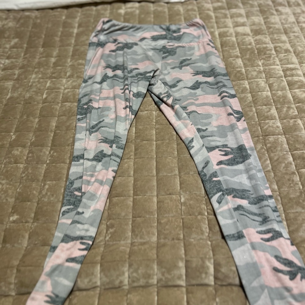 Hot Kiss Pink and Gray Camouflage Leggings